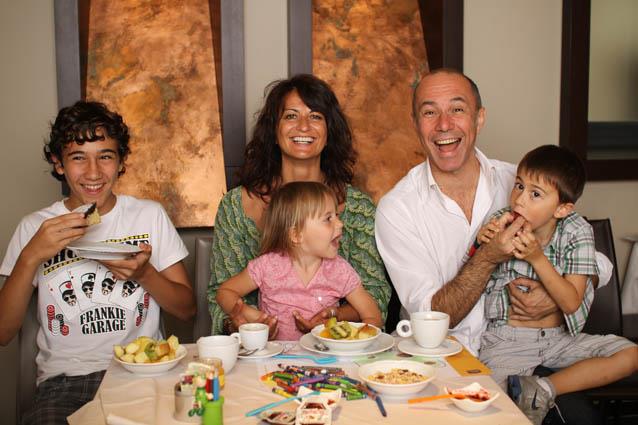 La famiglia Faziola, proprietari dell' Hotel Metro La famiglia Faziola, proprietari dell' Hotel Metropoli - Genova