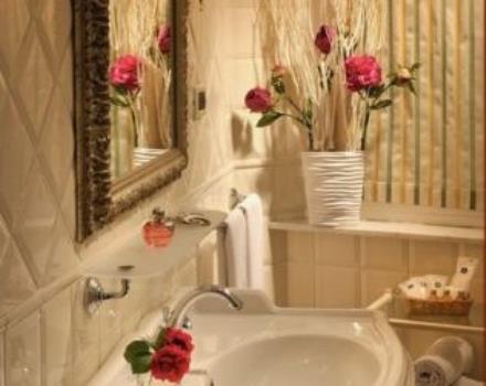 Bathroom Standard Room - BW Hotel Metropoli Genova