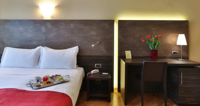 In our hotel in the centre of Genoa you will find comfortable and spacious rooms